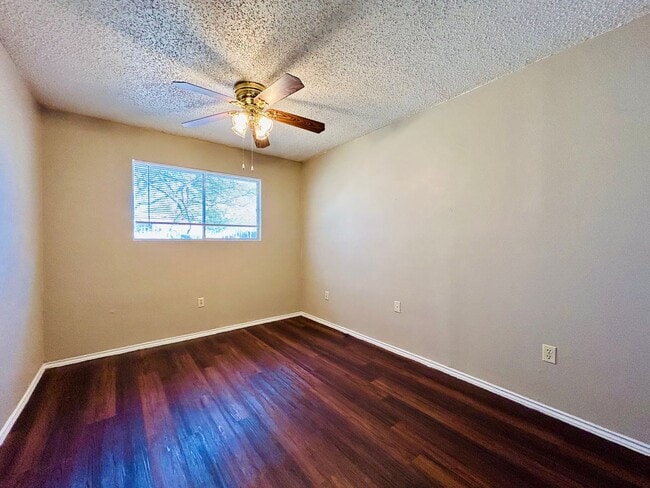 Building Photo - 1502 No Mor Cove