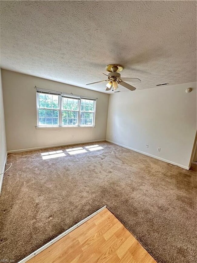 Building Photo - Hampton Club