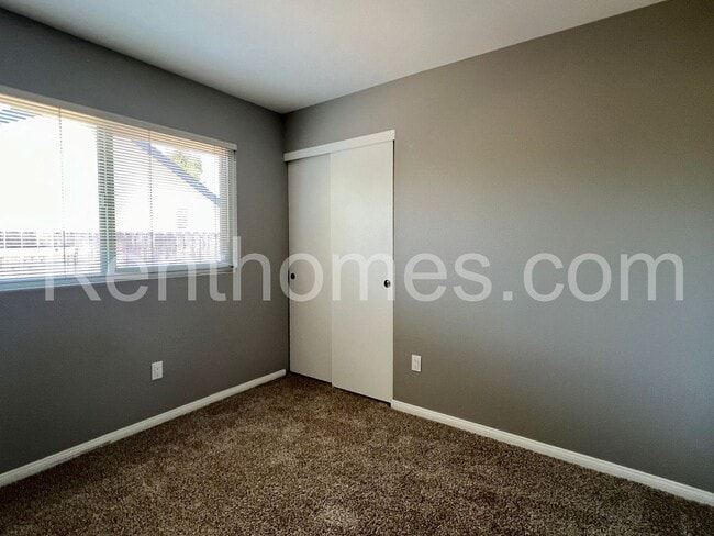 Building Photo - 1426 Kingston Dr