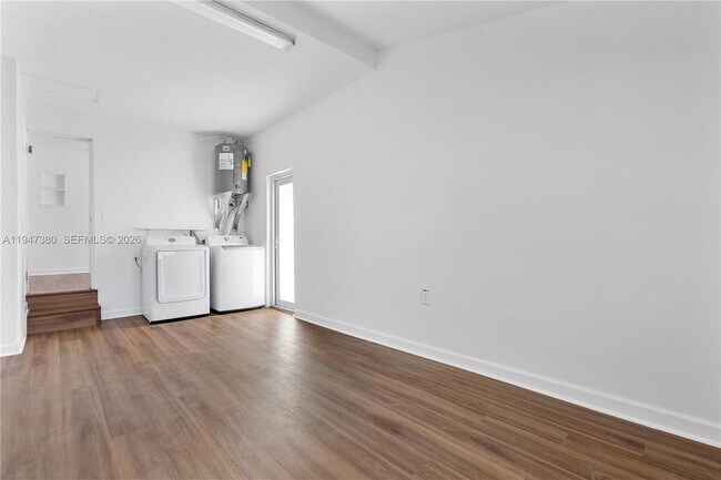 Building Photo - 2350 SW 26th St