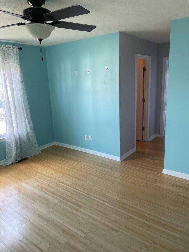 Master Bedroom - 104 Pine Creek Dr