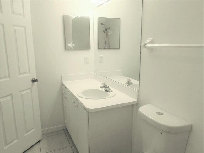 Building Photo - 1632 SE Chello Ln