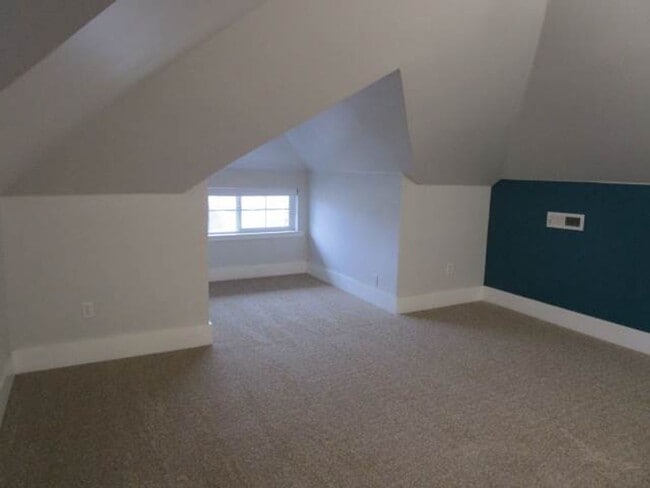 Building Photo - Charming 3 Bedroom Craftsman in North Tacoma