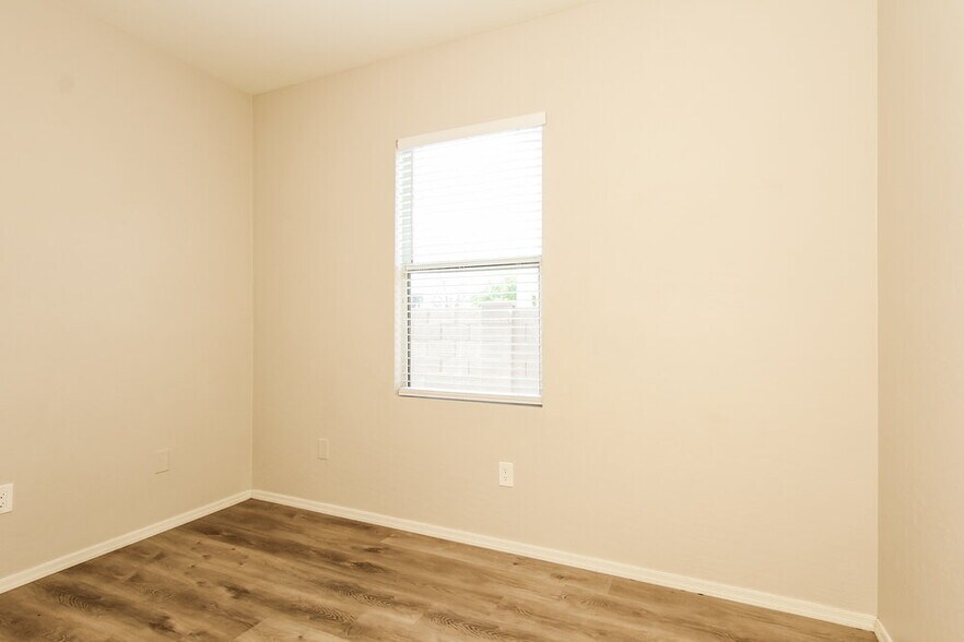 Building Photo - 7253 W Gardenia Ave