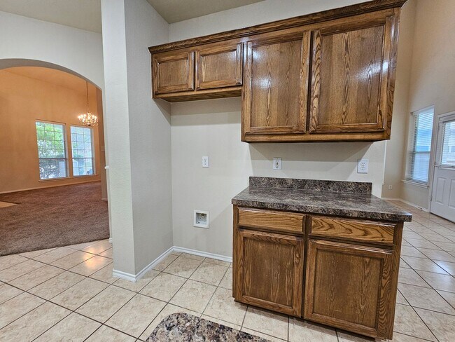 Building Photo - Available now ready for immediate move in