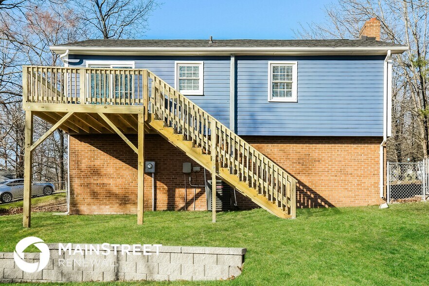 Building Photo - 2 Chaucer Ct