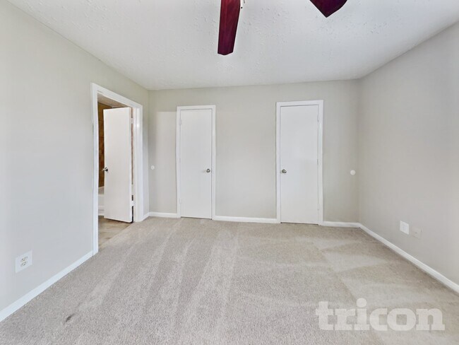 Building Photo - 2013 Greenwood Dr