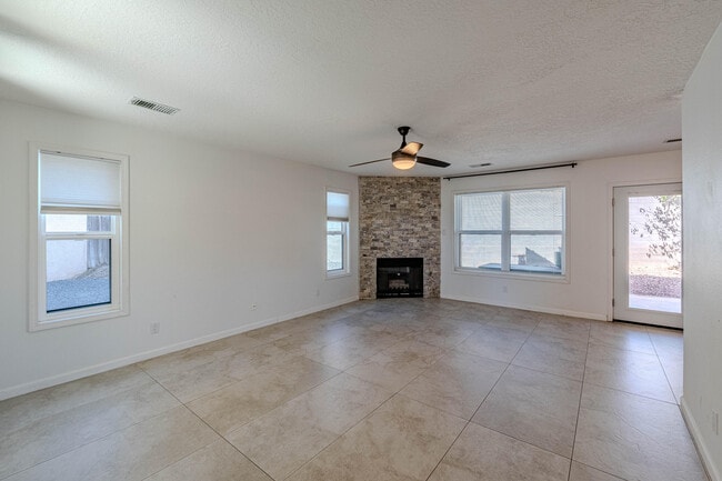 Building Photo - 4929 Black Dr NW