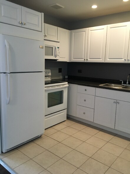 Primary Photo - 8432 W 103rd Terrace