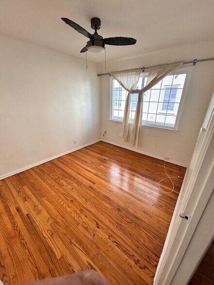 Building Photo - 7661 Oakwood Ave