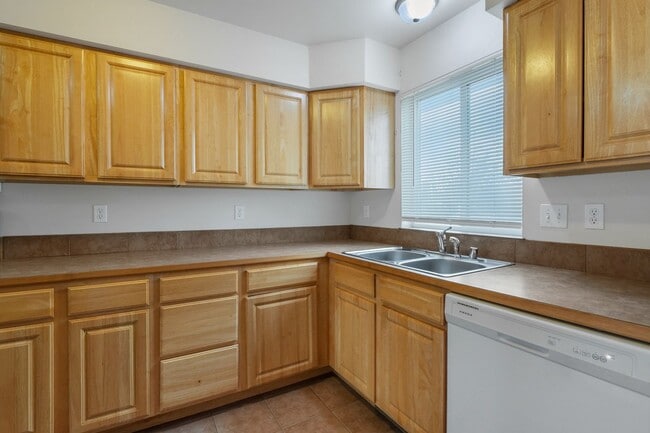 Building Photo - 1709 W Fern Dr