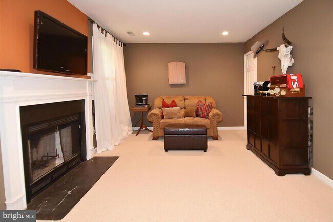 Building Photo - 1553 Templeton Pl
