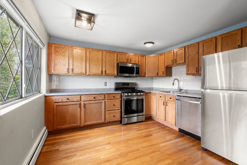 Building Photo - 28 Fernview Ave