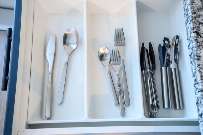 Building Photo - 701 Richmond Ave.