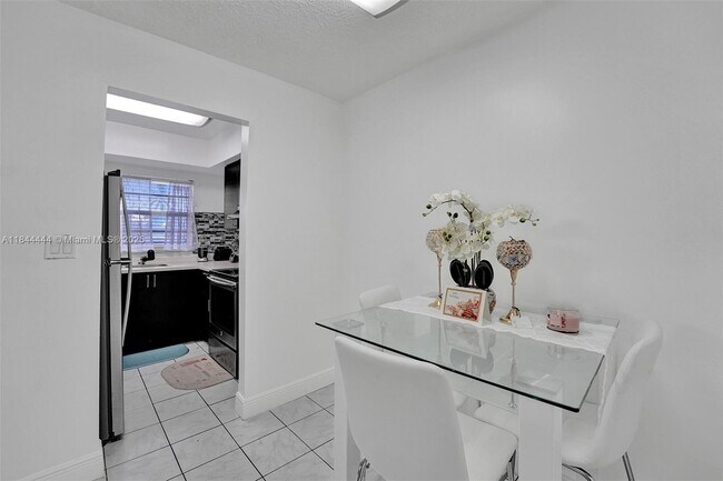 Building Photo - 3530 NW 43rd Ave
