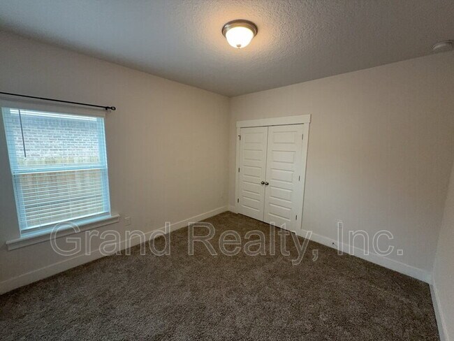 Building Photo - 5963 Cherry Hill Cir