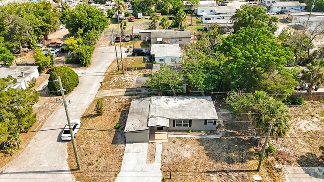 Building Photo - $1600 House on Corner Lot Ready by June 1,...