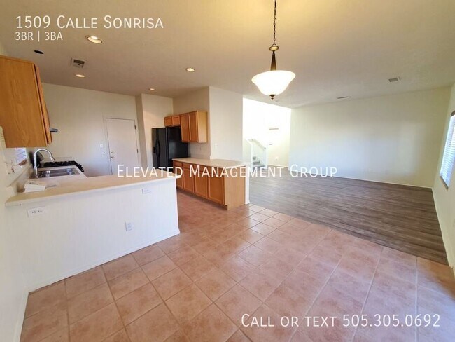 Building Photo - 1509 Calle Sonrisa NE
