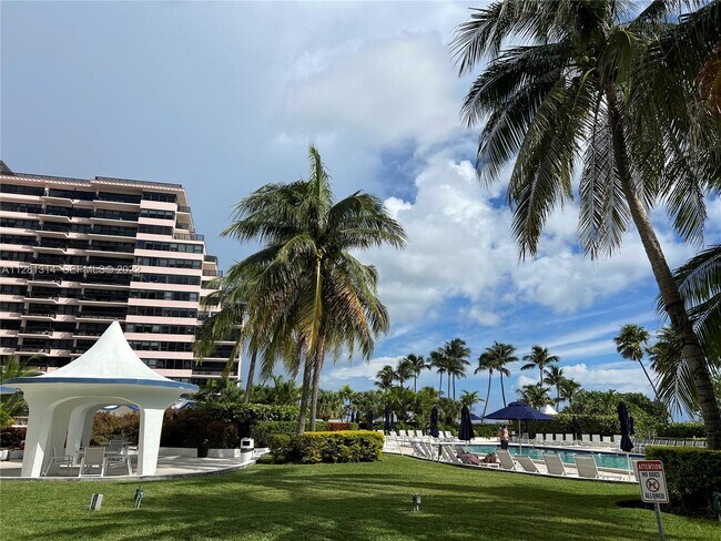 Building Photo - 5161 Collins Ave