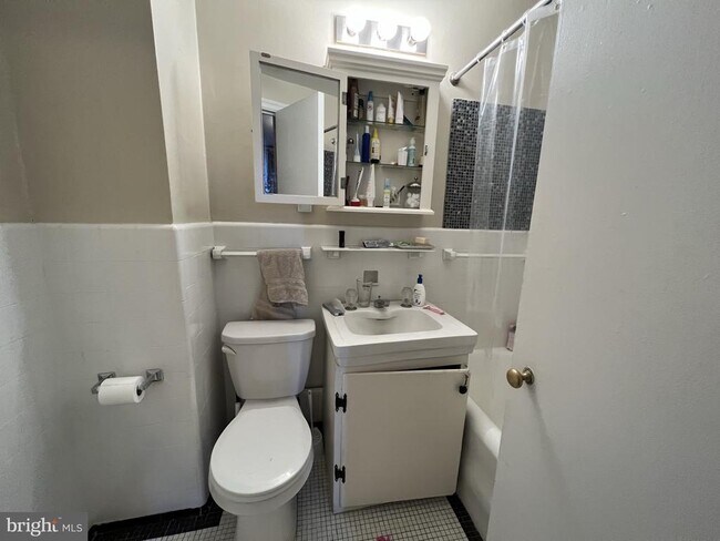 Building Photo - 2031 Locust St