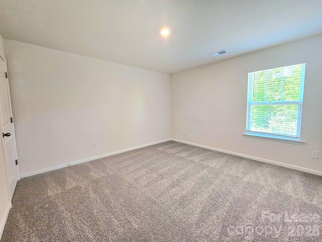 Building Photo - 3854 Rosewood Dr