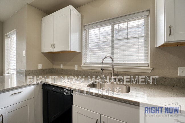 Building Photo - 2318 S Shoshone St