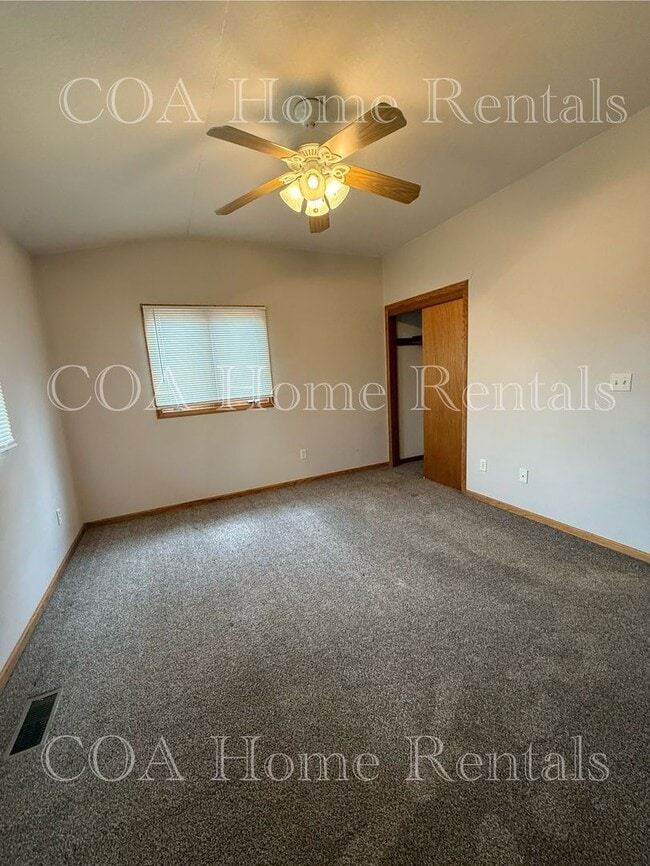 Building Photo - Great West Side Neighborhood