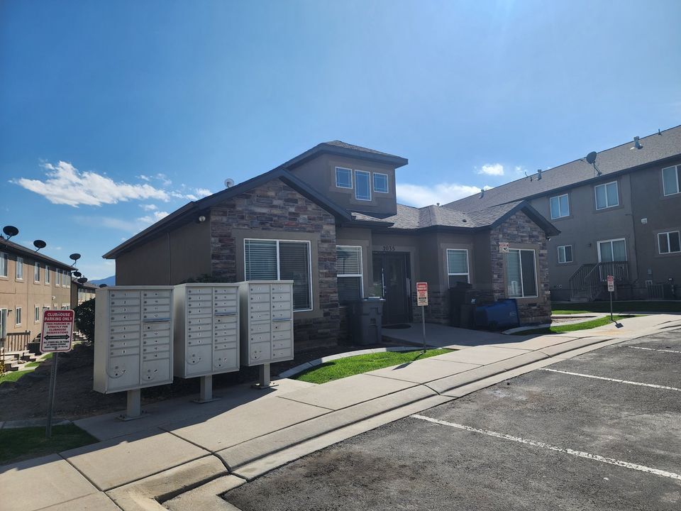 Building Photo - 2034 Churchill Drive