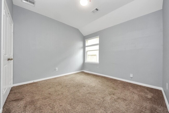 Building Photo - 3714 Tirranna Dr