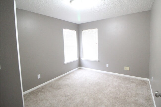 Building Photo - 12323 Guernsey Dr