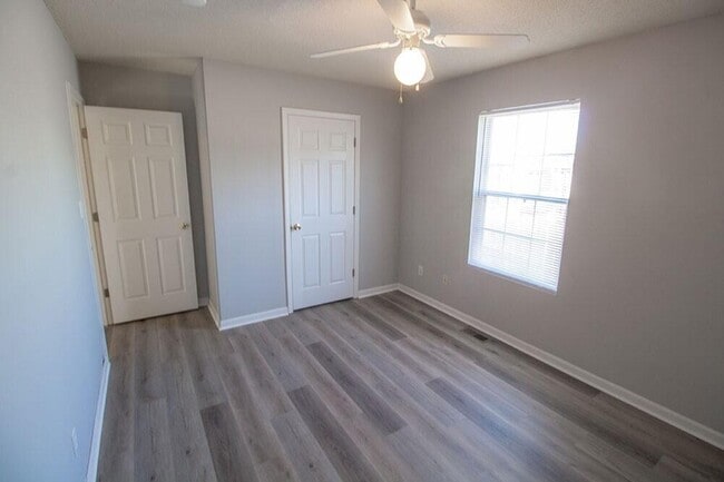 Building Photo - 2533 Northampton Dr