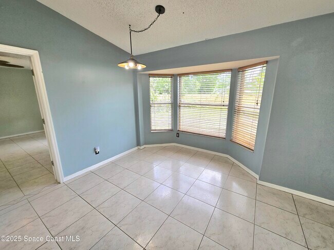 Building Photo - 4445 Greenhill St