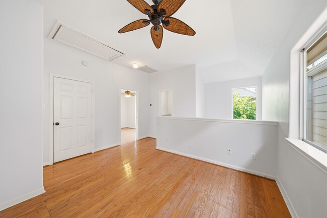 Building Photo - 218 Plaza Del Sol Park