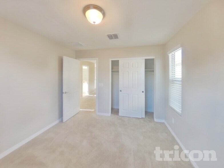 Building Photo - 5830 W Wood St