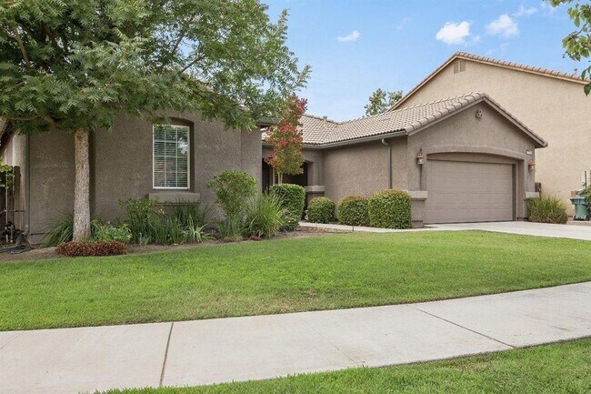 Building Photo - 2313 N Silvervale St