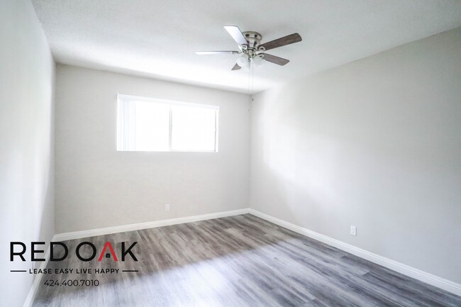 Building Photo - Incredible Two Bedroom with A/C, In-Unit S...