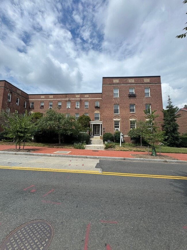 Primary Photo - 2527 Q St NW