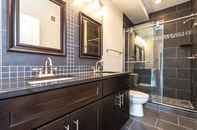 Building Photo - Gorgeous 3-Bedroom Townhome with Finished Basement and Rooftop Deck! Available mid-June!