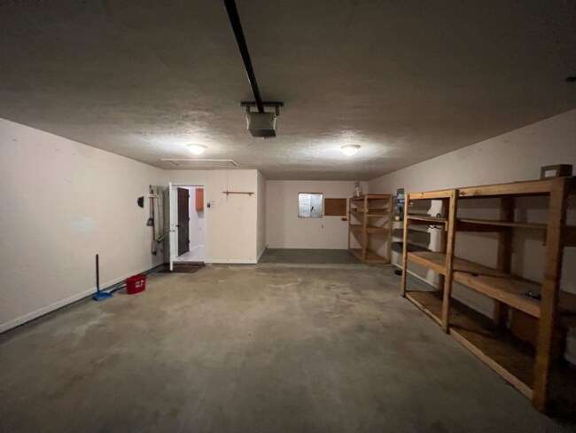 Building Photo - 133 N Ridge Dr