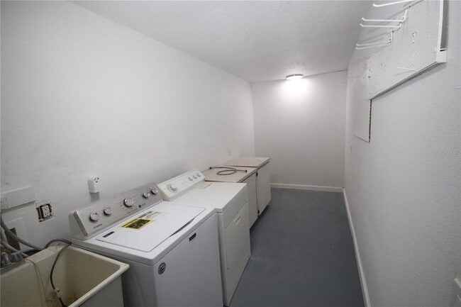 Building Photo - 671 Allegheny Dr