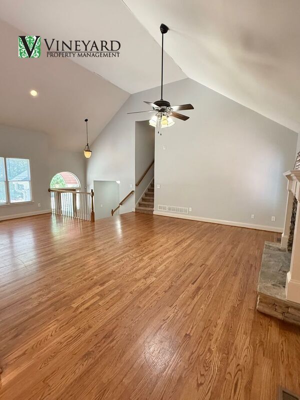 Building Photo - 102 Oak Ridge Trail