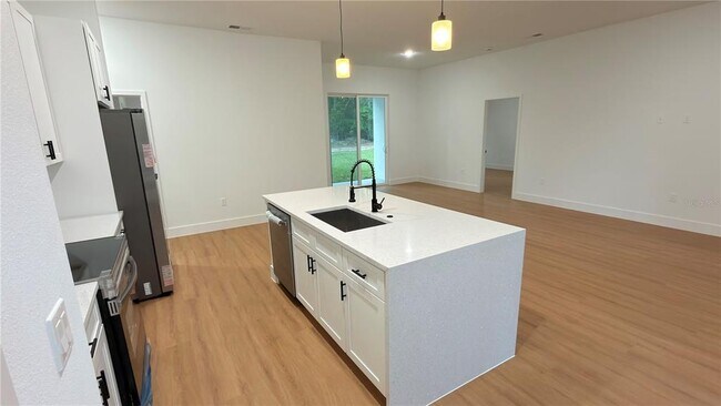 Building Photo - 7250 N Freeport Cir