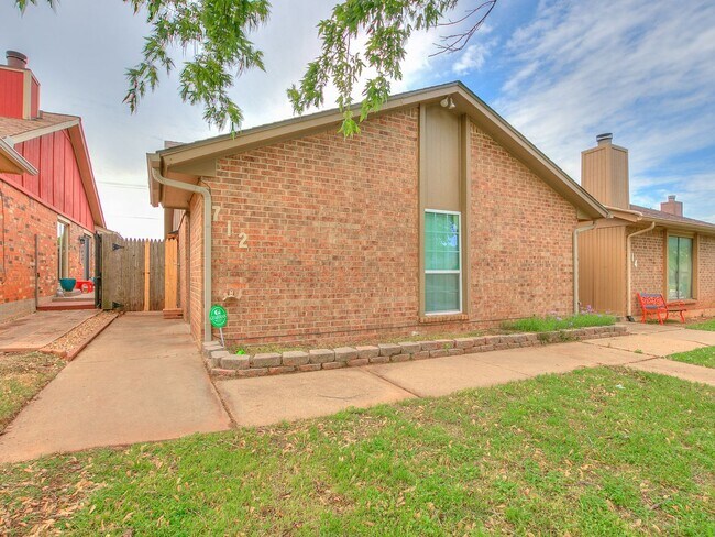 Building Photo - Fair Hill Duplex