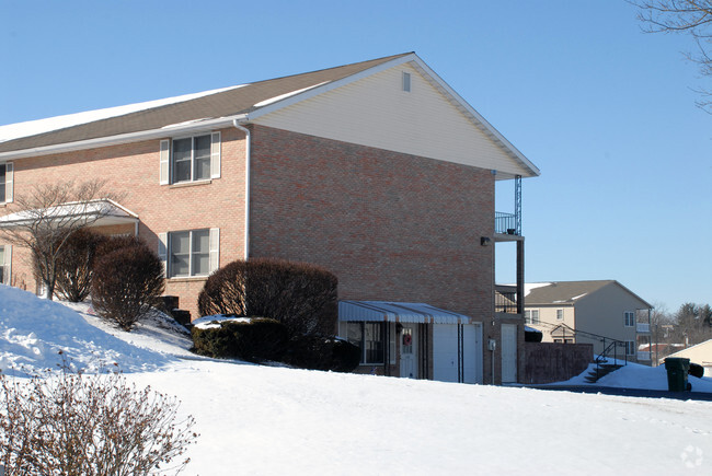 Building Photo - Colonial Apartments