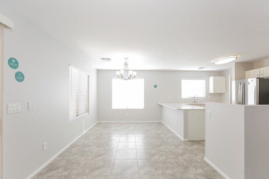 Building Photo - 12456 W Mandalay Ln
