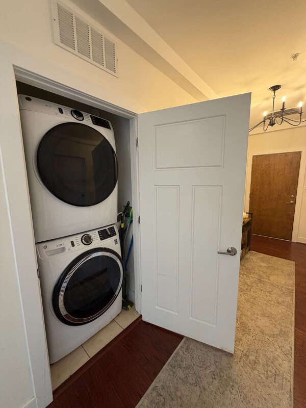 Building Photo - 1107 S Walter Reed Dr