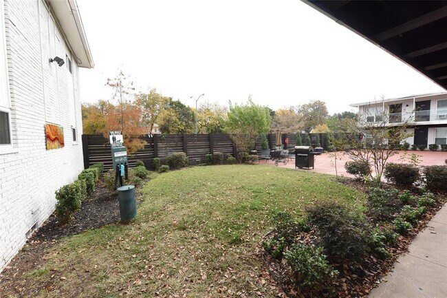 Building Photo - 5124 Live Oak St