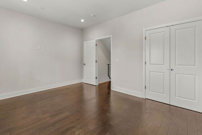 Building Photo - 1645 W Cabot St