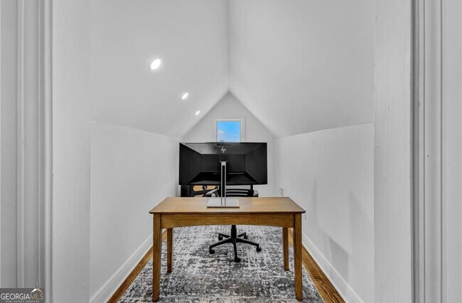 Building Photo - 1774 Vesta Ave