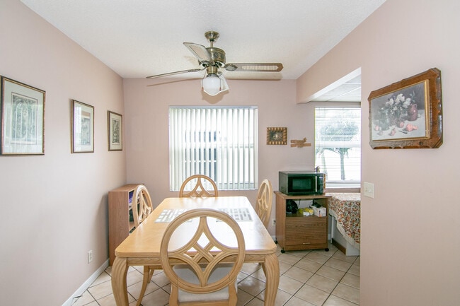 Building Photo - 39 Burgundy A